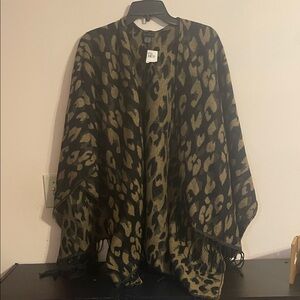 Madison Black and Tan Women's Cape